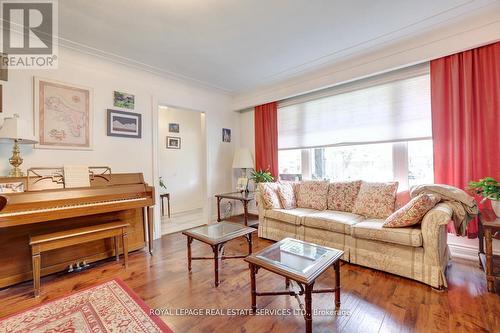 163 Bendamere Avenue, Hamilton, ON - Indoor Photo Showing Living Room