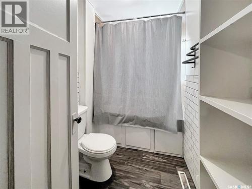 755 4Th Street E, Prince Albert, SK - Indoor Photo Showing Bathroom