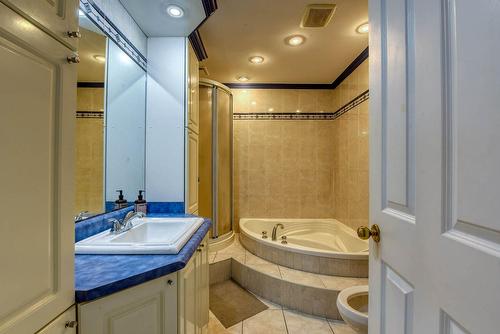 Bathroom - 7294  - 7298 Av. Christophe-Colomb, Montréal (Villeray/Saint-Michel/Parc-Extension), QC - Indoor Photo Showing Bathroom