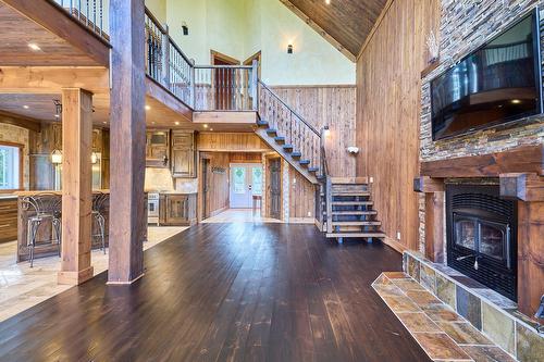 Staircase - 22 Ch. Sigouin, Saint-Donat, QC - Indoor With Fireplace