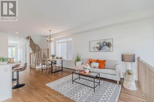 713 Teasel Way, Ottawa, ON - Indoor Photo Showing Living Room