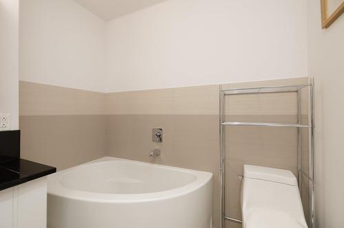 Bathroom - 102-3300 Boul. Cavendish, Montréal (Côte-Des-Neiges/Notre-Dame-De-Grâce), QC - Indoor Photo Showing Bathroom