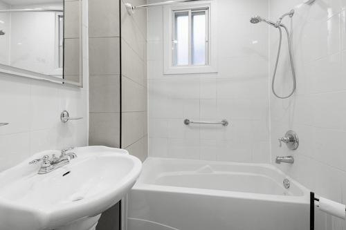 Bathroom - 1031 Av. Prud'Homme, Montréal (Côte-Des-Neiges/Notre-Dame-De-Grâce), QC - Indoor Photo Showing Bathroom