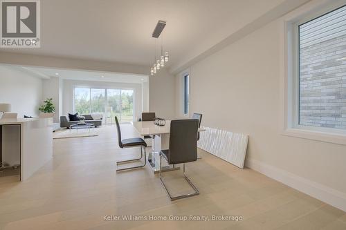 31 Nicholas Way, Guelph (Victoria North), ON - Indoor