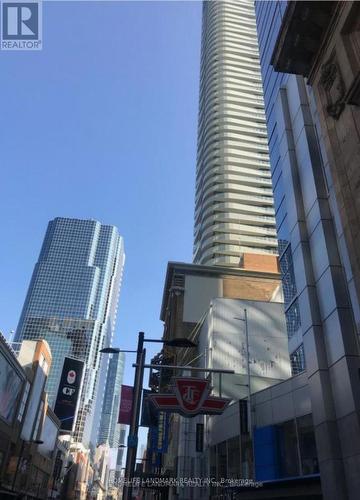 1611 - 197 YONGE STREET  Toronto, ON M5B 1M4