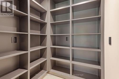 700 Montbeck Crescent, Mississauga, ON - Indoor With Storage