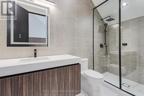 700 Montbeck Crescent, Mississauga, ON - Indoor Photo Showing Bathroom