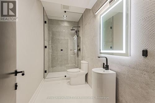 700 Montbeck Crescent, Mississauga, ON - Indoor Photo Showing Bathroom