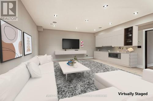 700 Montbeck Crescent, Mississauga, ON - Indoor Photo Showing Living Room