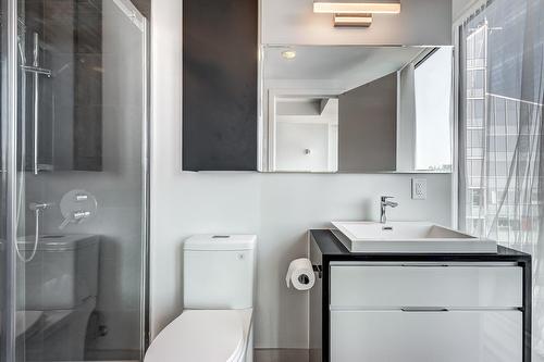 Bathroom - 3911-1188 Rue St-Antoine O., Montréal (Ville-Marie), QC - Indoor Photo Showing Laundry Room