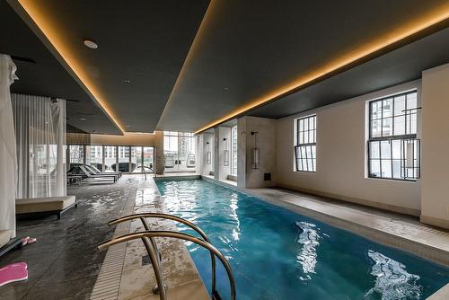 Pool - 3911-1188 Rue St-Antoine O., Montréal (Ville-Marie), QC - Indoor Photo Showing Other Room With In Ground Pool