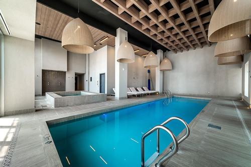 Pool - 3911-1188 Rue St-Antoine O., Montréal (Ville-Marie), QC - Indoor Photo Showing Other Room With In Ground Pool