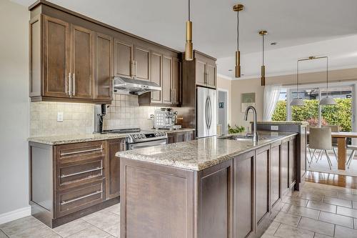 Kitchen - 2820 Rue Marie-Laurence, Lévis (Les Chutes-De-La-Chaudière-Est), QC - Indoor Photo Showing Kitchen With Double Sink With Upgraded Kitchen