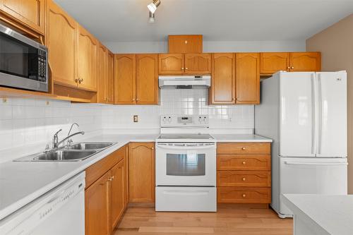 202-3806 35 Avenue, Vernon, BC - Indoor Photo Showing Kitchen With Double Sink