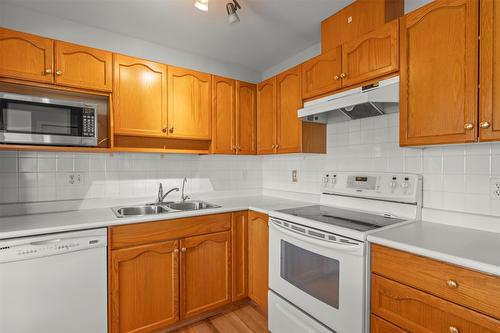 202-3806 35 Avenue, Vernon, BC - Indoor Photo Showing Kitchen With Double Sink