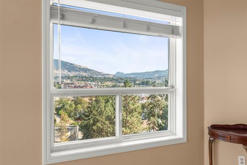 202-3806 35 Avenue, Vernon, BC - Indoor Photo Showing Other Room