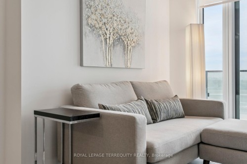 809-8 Tippett Road, Toronto, ON - Indoor Photo Showing Other Room