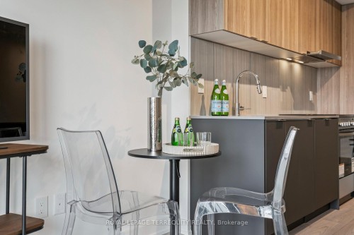 809-8 Tippett Road, Toronto, ON - Indoor