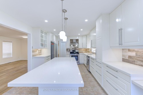 47 Lake Crescent, Barrie, ON - Indoor Photo Showing Kitchen With Upgraded Kitchen