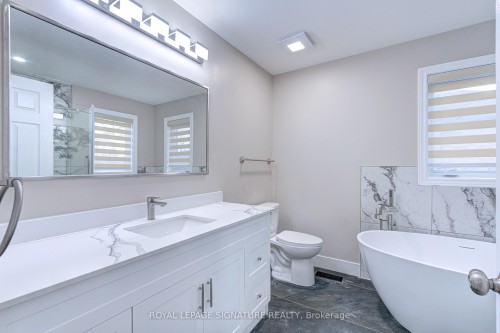 47 Lake Crescent, Barrie, ON - Indoor Photo Showing Bathroom