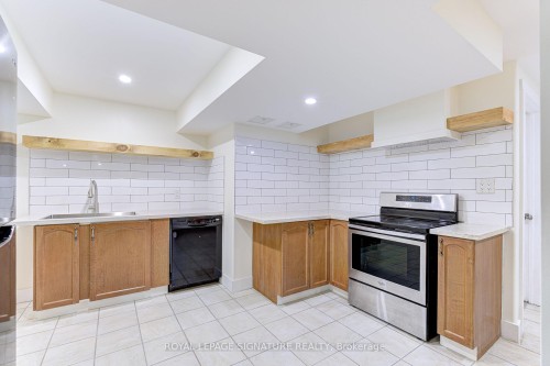 47 Lake Crescent, Barrie, ON - Indoor Photo Showing Kitchen