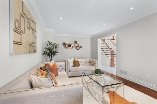 6019 Tillsdown Drive, Mississauga, ON - Indoor Photo Showing Living Room