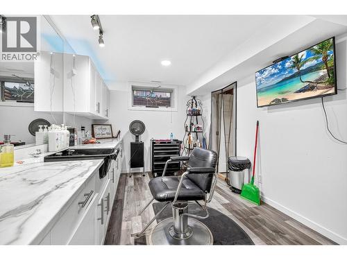 Home Salon/Additional Bedroom option - 4221 Wellington Drive, Vernon, BC - Indoor Photo Showing Other Room