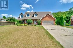 8017 HAMPTON COURT  Niagara Falls, ON L2H 2R4