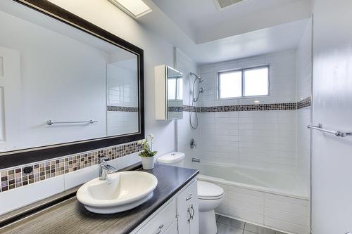 Salle de bains - 15 Rue Ash, Dollard-Des-Ormeaux, QC - Indoor Photo Showing Bathroom