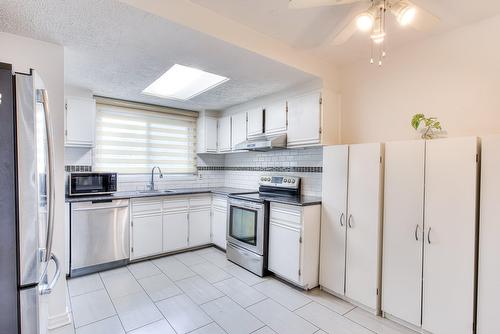 Cuisine - 15 Rue Ash, Dollard-Des-Ormeaux, QC - Indoor Photo Showing Kitchen