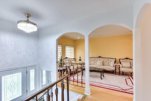 Salon - 15 Rue Ash, Dollard-Des-Ormeaux, QC - Indoor Photo Showing Other Room