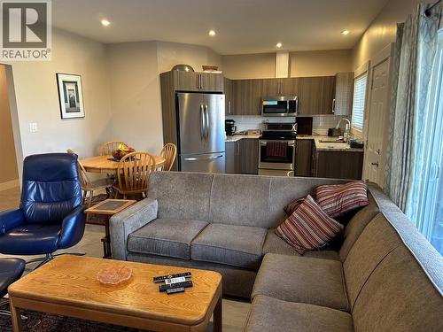440 Merlot Avenue, Oliver, BC - Indoor Photo Showing Living Room