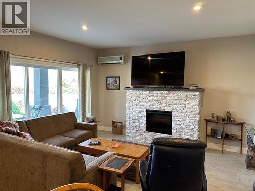 440 Merlot Avenue, Oliver, BC - Indoor Photo Showing Living Room With Fireplace