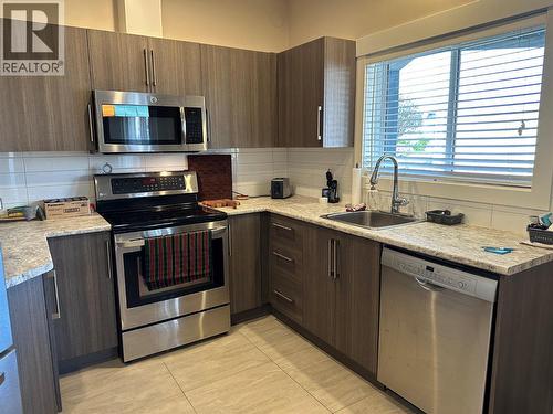 440 Merlot Avenue, Oliver, BC - Indoor Photo Showing Kitchen