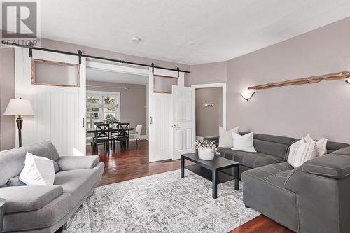 117 Elm Street, Collingwood, ON - Indoor Photo Showing Living Room