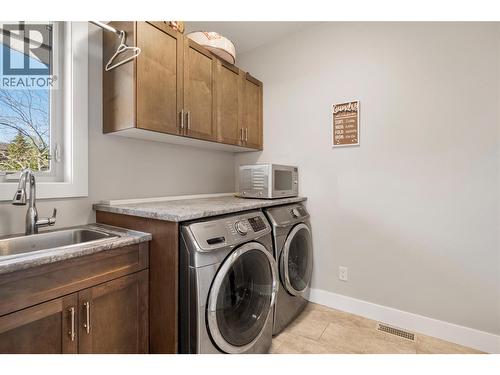 1852 Split Rail Place, Kelowna, BC - Indoor Photo Showing Laundry Room