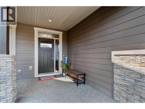 1852 Split Rail Place, Kelowna, BC - Outdoor With Exterior