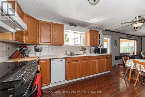 836 11Th Street W, Owen Sound, ON - Indoor Photo Showing Kitchen With Double Sink