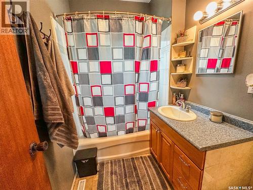 87 Collacott Street W, Yorkton, SK - Indoor Photo Showing Bathroom