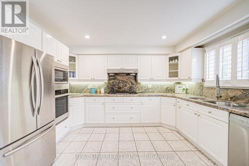 27 Binscarth Crescent, Vaughan, ON - Indoor Photo Showing Kitchen With Double Sink