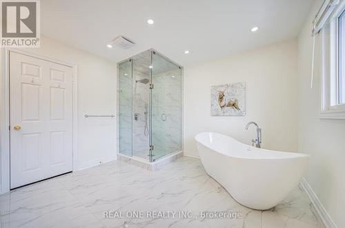27 Binscarth Crescent, Vaughan, ON - Indoor Photo Showing Bathroom