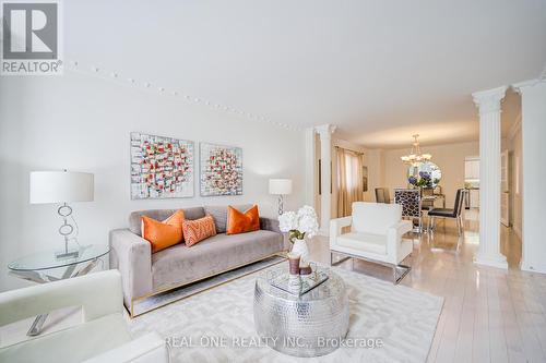 27 Binscarth Crescent, Vaughan, ON - Indoor Photo Showing Living Room