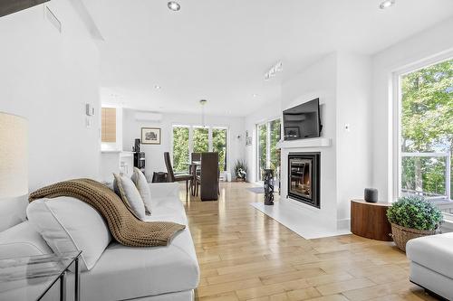 Vue d'ensemble - 6826 Route Marie-Victorin, Sainte-Croix, QC - Indoor Photo Showing Living Room With Fireplace