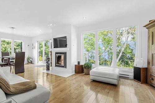 Salon - 6826 Route Marie-Victorin, Sainte-Croix, QC - Indoor Photo Showing Living Room With Fireplace