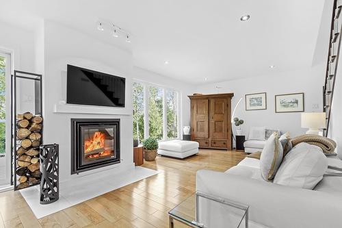 Salon - 6826 Route Marie-Victorin, Sainte-Croix, QC - Indoor Photo Showing Living Room With Fireplace