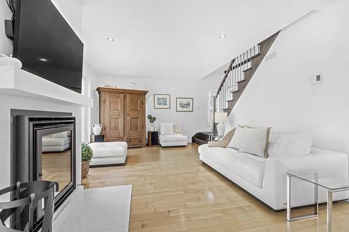 Salon - 6826 Route Marie-Victorin, Sainte-Croix, QC - Indoor