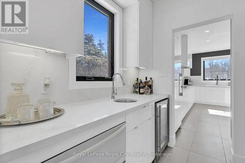 303 Gosling Gardens, Guelph (Clairfields/Hanlon Business Park), ON - Indoor