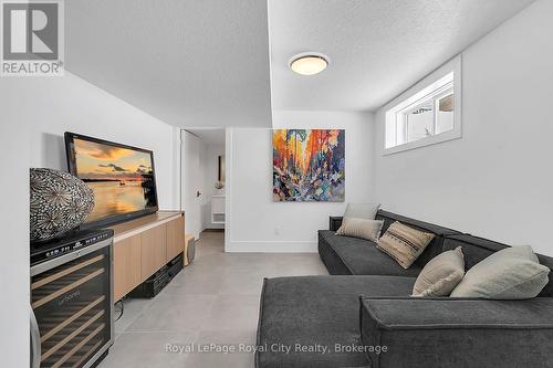 303 Gosling Gardens, Guelph (Clairfields/Hanlon Business Park), ON - Indoor Photo Showing Other Room