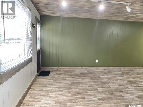 111 Railway Avenue N, Middle Lake, SK 