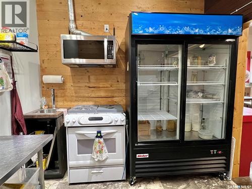 111 Railway Avenue N, Middle Lake, SK 